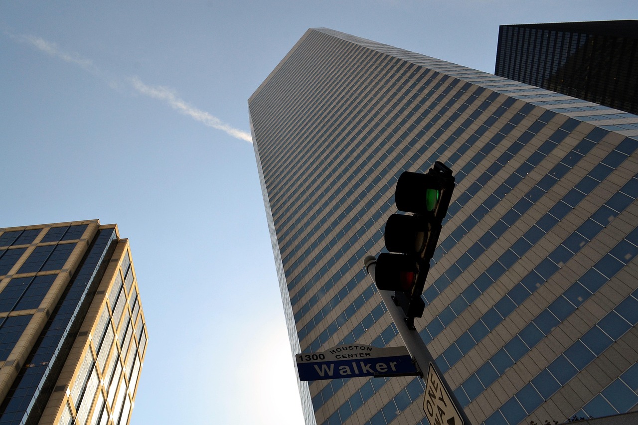 3·15专题丨从养老“画饼”到自动投保，保险的水有多深？